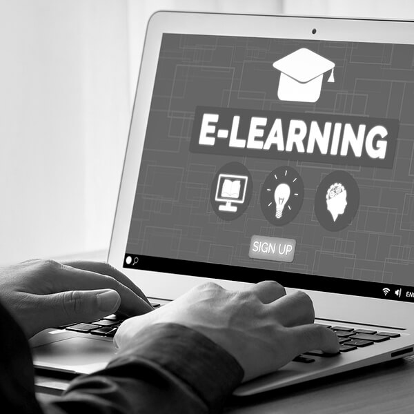 Ein Bildschirm, auf welchem steht: E-Learning